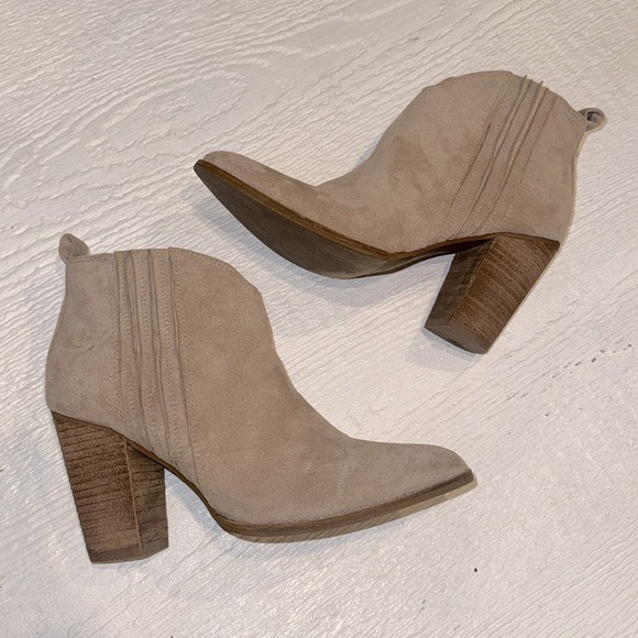 Beast Fashion Tan Suede Ankle Boots Size 9 Like NEW - Picture 5 of 9